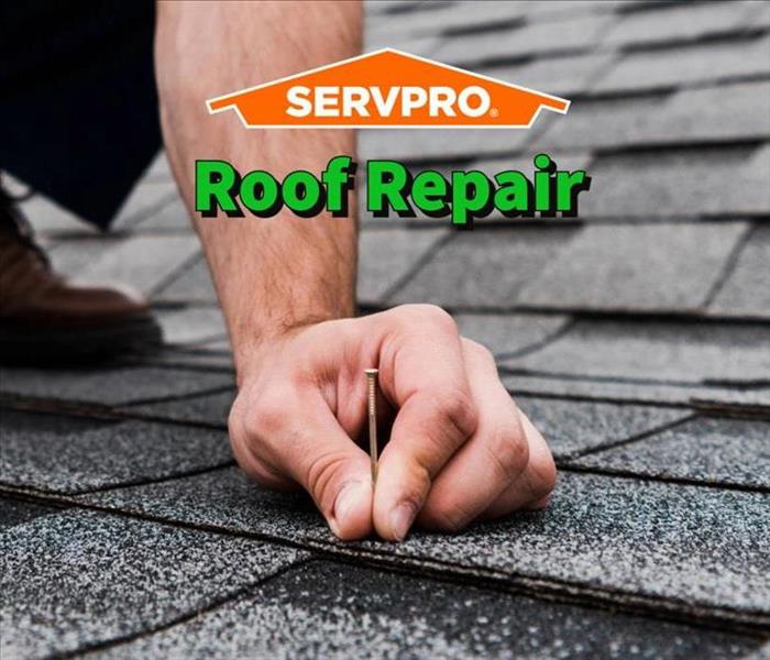 A SERVPRO professional repairing a roof in Dayton, Ohio.